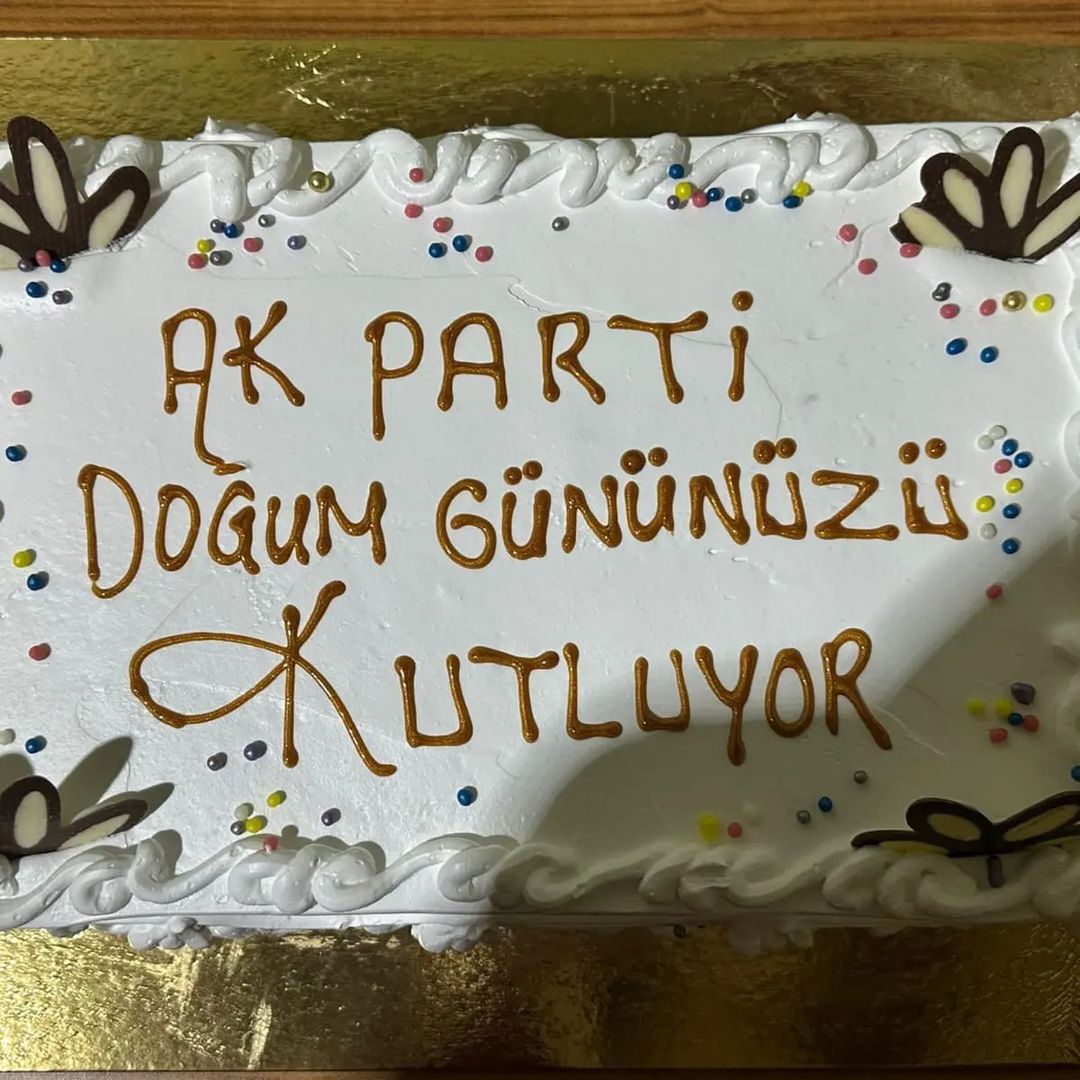 Vannyenisecmen's tweet photo. 🤩Yeni seçmenlerimizin doğum gününü kutluyoruz. 🤩
Erciş'teki yeni seçmenlerimizin doğum gününü büyük bir coşkuyla kutladık. Kendilerine bundan sonra ki yaşamlarında sağlık, huzur ve afiyet diliyoruz.😊
#akgençlik
#akpartigençlikkolları
#akpartivan
#AkParti https://t.co/2feIJeD33r