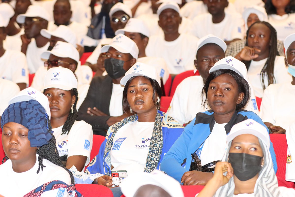 PNUD_Tchad's tweet photo. 🌟 Nous souhaitons à ces jeunes volontaires une aventure enrichissante et pleine d'inspirations ! 💫 #JeunesseTchad #ANVOLT https://t.co/af9zHj4VBv