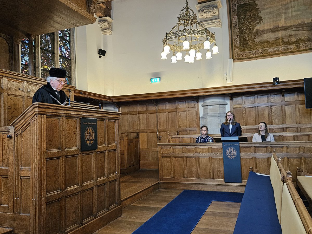 here we go! <a href="/KapteijnRenee/">Renée Kapteijn, PhD</a> about to start with her PhD defense <a href="/UniLeidenNews/">Leiden University</a> <a href="/LeidenBiology/">LeidenBiology</a>