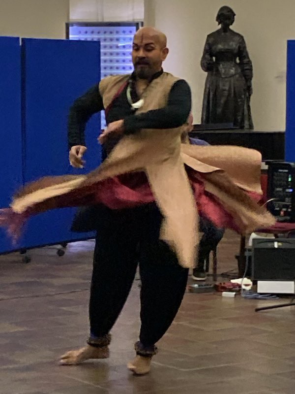 Balbir Singh Dance Co (@balbirdance) on Twitter photo Amazing response to our lunchtime performance at <a href="/GSTTnhs/">Guy's and St Thomas'</a> hospital with at <a href="/BreatheAHR/">Breathe Arts Health Research</a>. Over 100 people stopped to watch & even some dancing in the corridor. Medics, patients, visitors & children enjoying time out from their hospital appointments.
#dance #London #Kathak Amazing response to our lunchtime performance at <a href="/GSTTnhs/">Guy's and St Thomas'</a> hospital with at <a href="/BreatheAHR/">Breathe Arts Health Research</a>. Over 100 people stopped to watch & even some dancing in the corridor. Medics, patients, visitors & children enjoying time out from their hospital appointments.
#dance #London #Kathak