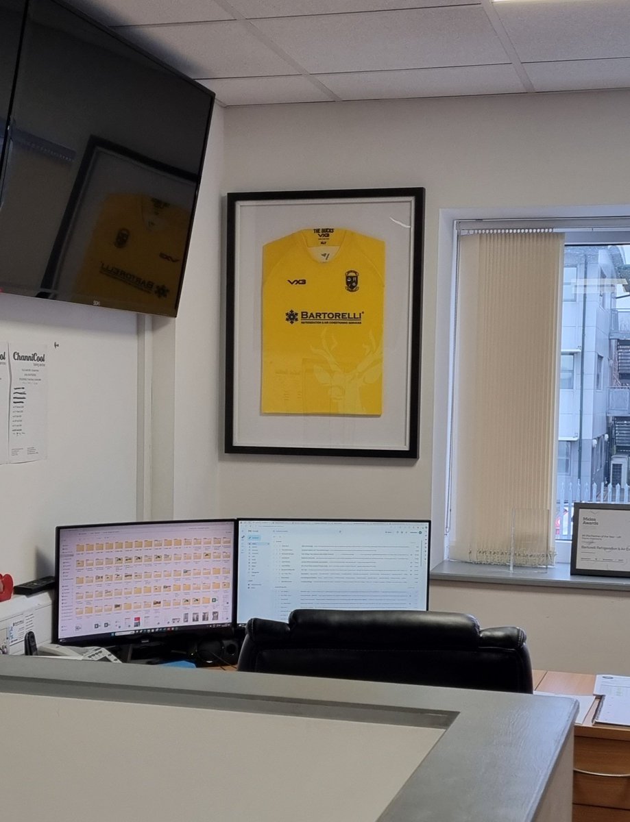 Bucklandjuniors's tweet photo. @BartorelliLtd our U11 kit sponsors have their framed shirt up in their Newton Abbot office. 
Thank-you for your continued support 💛🖤⚽️ https://t.co/5GWQrqx1wg