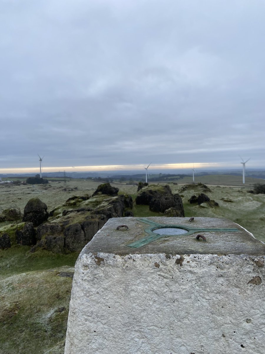 peakrunner47's tweet photo. Lots on my mind so struggling to get out. Really cold this morning,enjoyed the short time of freedom from reality #HarboroRocks
#MiddTop https://t.co/R8VW089jLd