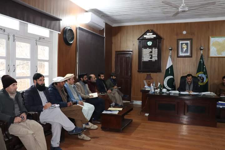 DCLowerKohistan's tweet photo. ڈپٹی کمشنر کوہستان لوئر بشیر احمد صاحب کی زیر صدارت آمدہ عام انتخابات کی تیاریوں کے حوالے سے تمام محکموں کے سربراہان کے ساتھ کوارڈینیشن میٹنگ منعقد ہوئی۔ میٹنگ میں عام انتخابات کی تیاریوں کے حوالے سے تفصیلی گفتگو ہوئی اور تمام اہلکاروں کو ضروری ہدایات جاری کی گئی۔ https://t.co/rqSCvgjt59