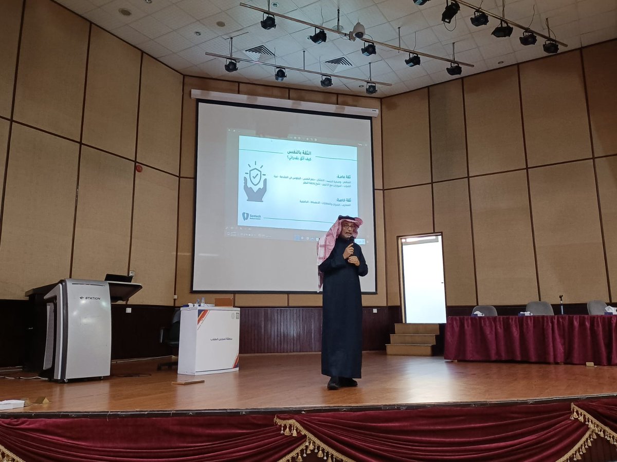 اليوم كان  استثانئيا مع قسم تقنية الأسنان بكلية العلوم التطبيقية بجامعة الملك خالد بأبها،
نشكر رئيس القسم الدكتور عبدالخالق الشديدي وفريق عمله الدكتور  ريان الدحيم والدكتور  عبدالمجيد عكشه والدكتور محمد  القحطاني  هذا الاستقبال الرائع والحفاوة الغير مستغربة على أهل هذه المنطقة،