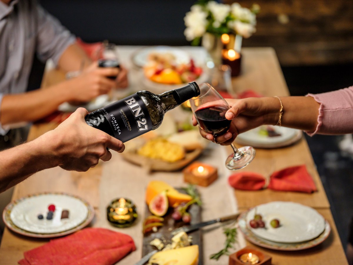 Save a seat for a bottle of Fonseca Bin 27 at your Friday night dinner.

-

Guarde um lugar para uma garrafa de Fonseca Bin 27 no seu jantar de sexta-feira à noite.

#fonsecabin27 #bin27 #portwine #wine #winemoments #winelife #dinner #dinnerwithfriends #lifestyle
