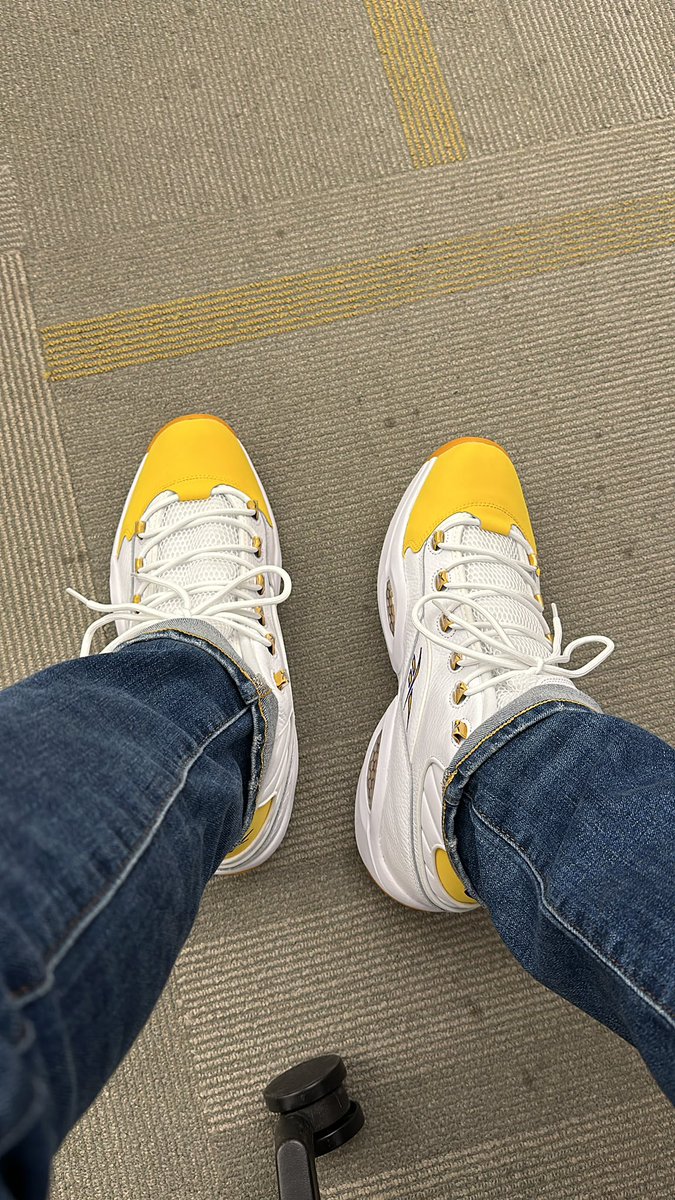 Was supposed to UNDS in the summer 🤷🏽‍♂️ #WDYWT #snkrsliveheatingup #rarefootage #question1 #bigfeetheat #snkrskickcheck #sneakerwars #sneakerfiles #sneakershowcase #sneakeradmirals