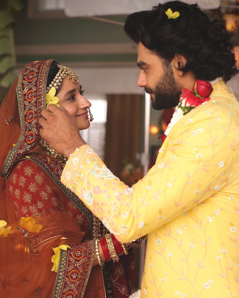 AliceAspects's tweet photo. amaltas - a very integral part of their journey 🥺❤️
#devra #chandjalnelaga #kavi https://t.co/4y17Vr3TLB