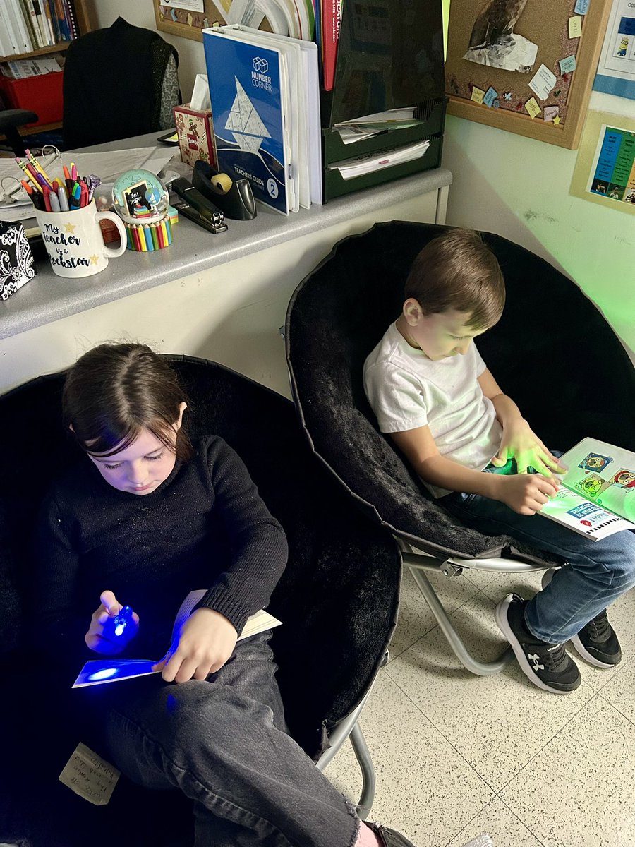 elmstmorsels's tweet image. Second graders love using personal book lights when reading! @elmstmorsels