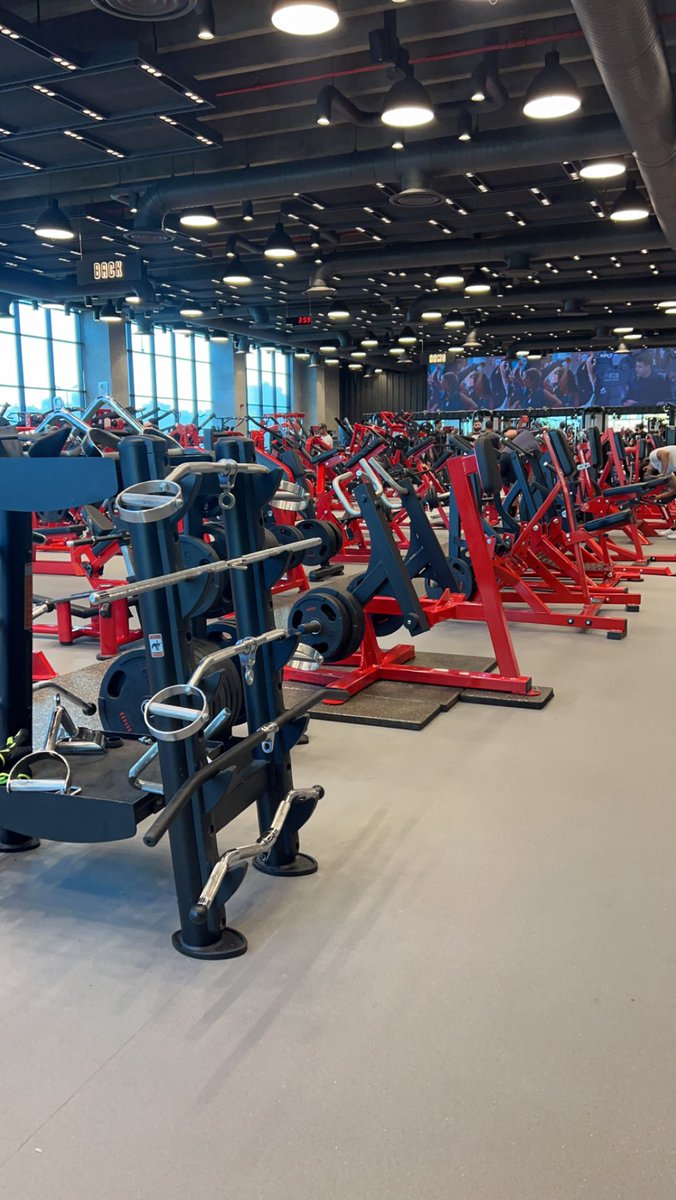 من الأشهر الأولى والبدايات القديمة ، عرفت ان القيمة المستفادة من الرياضة بعمومها .. بعيد عن الجسم السليم والصحة الجيدة لأن لا الجسم السليم ولا الصحة الجيدة تنقذك من الموت ولا الامراض مهما حاولت .

لذلك ، القيمة الحقيقية من الرياضة ، هي معرفة وتيقن معلومة وهي أن الوصول دائما سهل ،