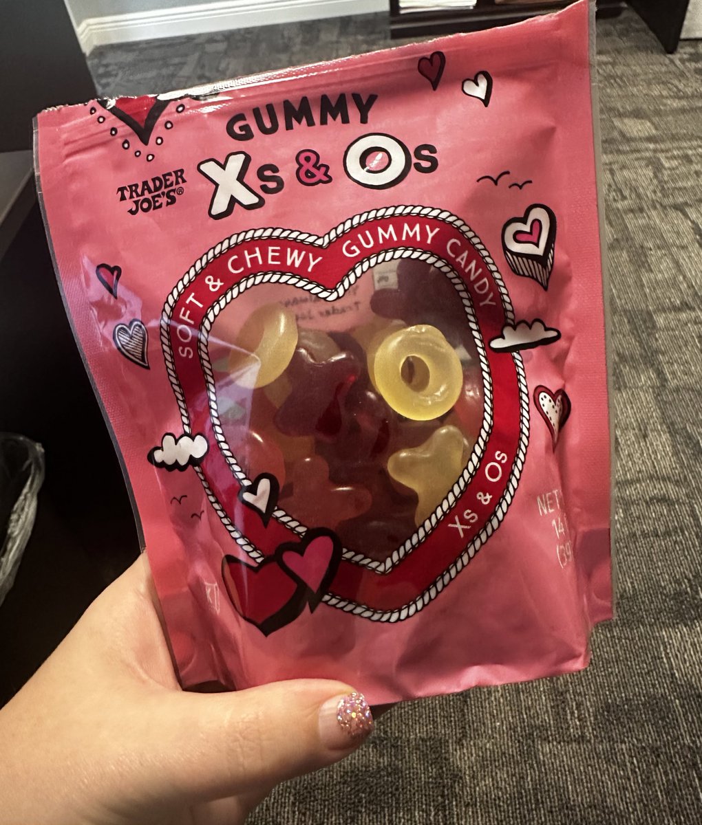 Jodicab22's tweet photo. Don’t buy these. Unless you want to eat the entire bag in one sitting.
#snacktwitter https://t.co/scGBdCsRVv