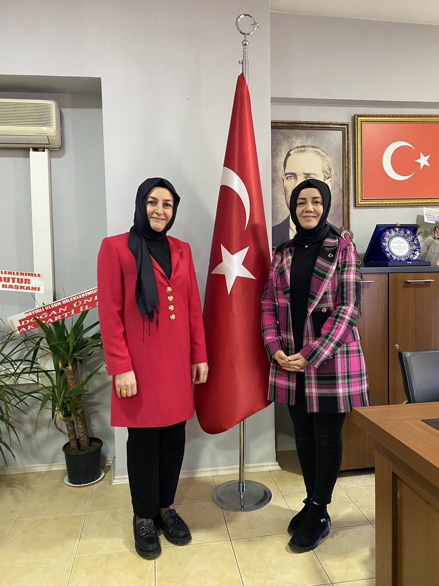 Hulyalcyy's tweet photo. Biz Büyük Bir Aileyiz.

Bu büyük Ailenin her bir üyesiyle Cumhurbaşkanımız Recep Tayyip Erdoğan  liderliğinde #TürkiyeYüzyılı hedeflerimize emin adımlarla yürüyoruz.
AK Parti Kastamonu İl Kadın Kolları Başkanı @gulsum_koylu37 ve yönetim kurulu üyelerine misafirperverliklerinden ötürü teşekkür ediyorum.

#HazırızKararlıyız
#GerçekBelediyecilik
#HepYeniHepileri
AK PARTİ Genel Merkez Kadın Kolları Başkanlığı