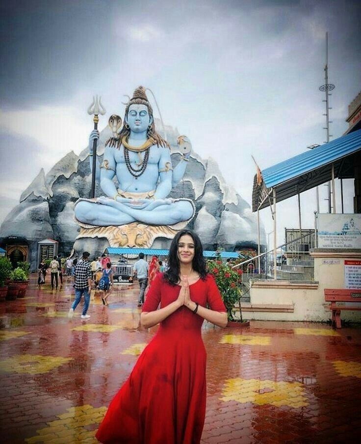 बड़े बड़े मंदिर तेरे, ऊंचा है तेरा धाम.! हे महादेव भक्त है तेरे हम हाथ जोड़कर करते हैं तुझे प्रणाम.! #हर__हर__महादेव_ॐ 🙏