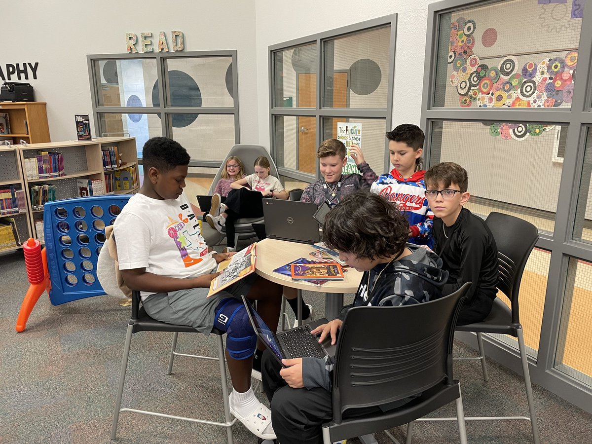 tlmoney's tweet photo. Fun times in the library! @LBEMediaCenter @Longbranch_Elem #MISDproud https://t.co/yt179aIHFp