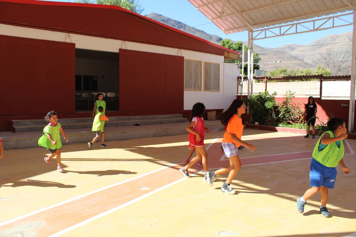 JunaebAtacama's tweet photo. #AltodelCarmen ¡Actívate en Vacaciones en la Provincia del Huasco!🫒🏖️ 

Agradecemos el trabajo colaborativo realizado junto a @SLEPHuasco que nos ha permitido llegar a más de 40 niñas y niños de la comuna. https://t.co/VYxb0E7FRr