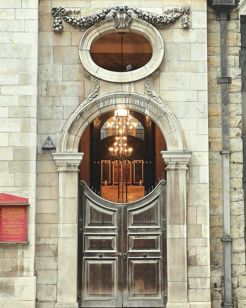 Today I led my first tour as part of the @colguides team offering private group tours of St Stephen Walbrook (@StStephenEC4N), one of the finest Wren churches in @thecityofldn. What a pleasure it was! More on the tours at this link:
ststephenwalbrook.net/tours/
#Wren #citychurches