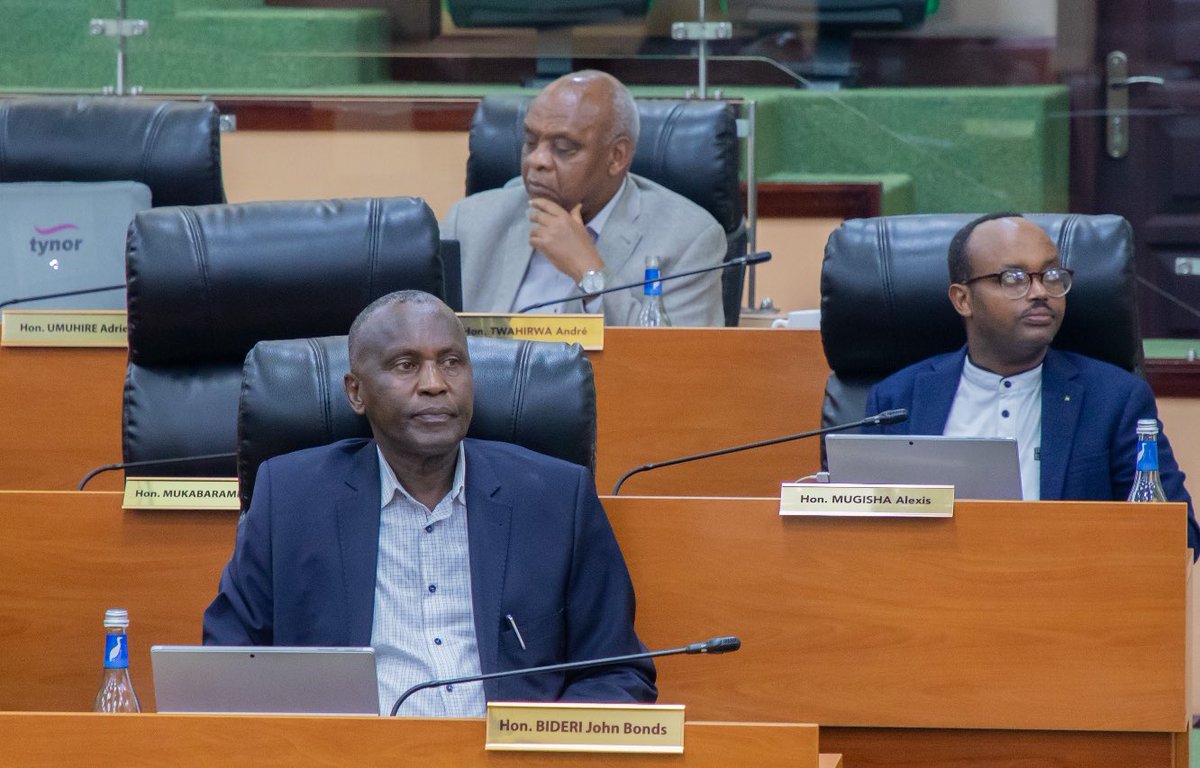 Inteko Rusange ya Sena yemeje Bwana Gashongore Kadigwa nka Visi Perezida w’Urukiko Rukuru rw’Ubucuruzi.
Perezida wa Komisiyo ya Politiki n'Imiyoborere Sen. Nsengiyumva Fulgence yavuze ko bashingiye k'ubunararibonye afite mu nzego z’ubutabera buzamufasha kuzuza inshingano yahawe.