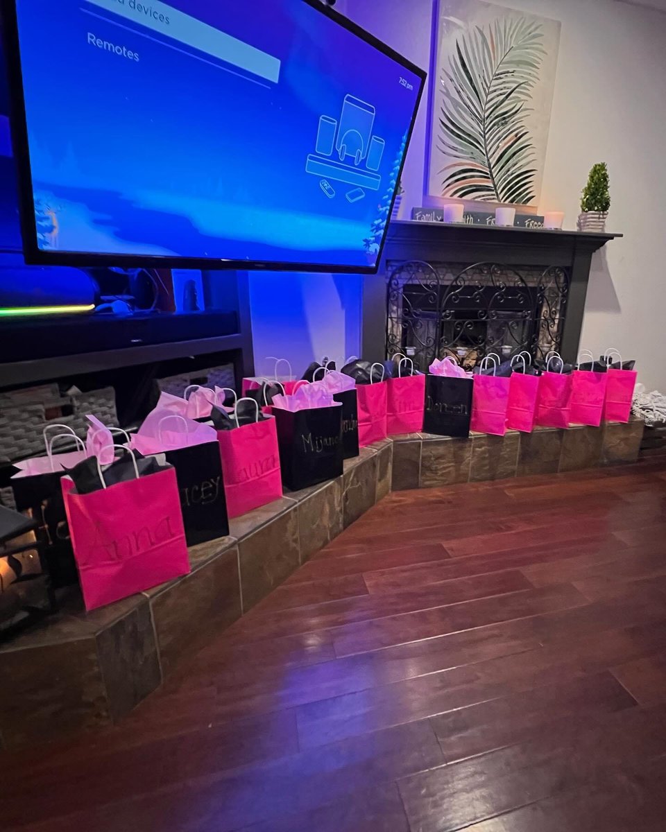 KrisFineTeam's tweet photo. Recap of the best birthday ever!! Started the day at my favorite brunch spot and ended with a sleepover pajama party! It was an amazing day filled with love and laughter. Thankful for everyone who celebrated with me!! Here’s to another trip around the sun!! https://t.co/gWbBJOE1Rh