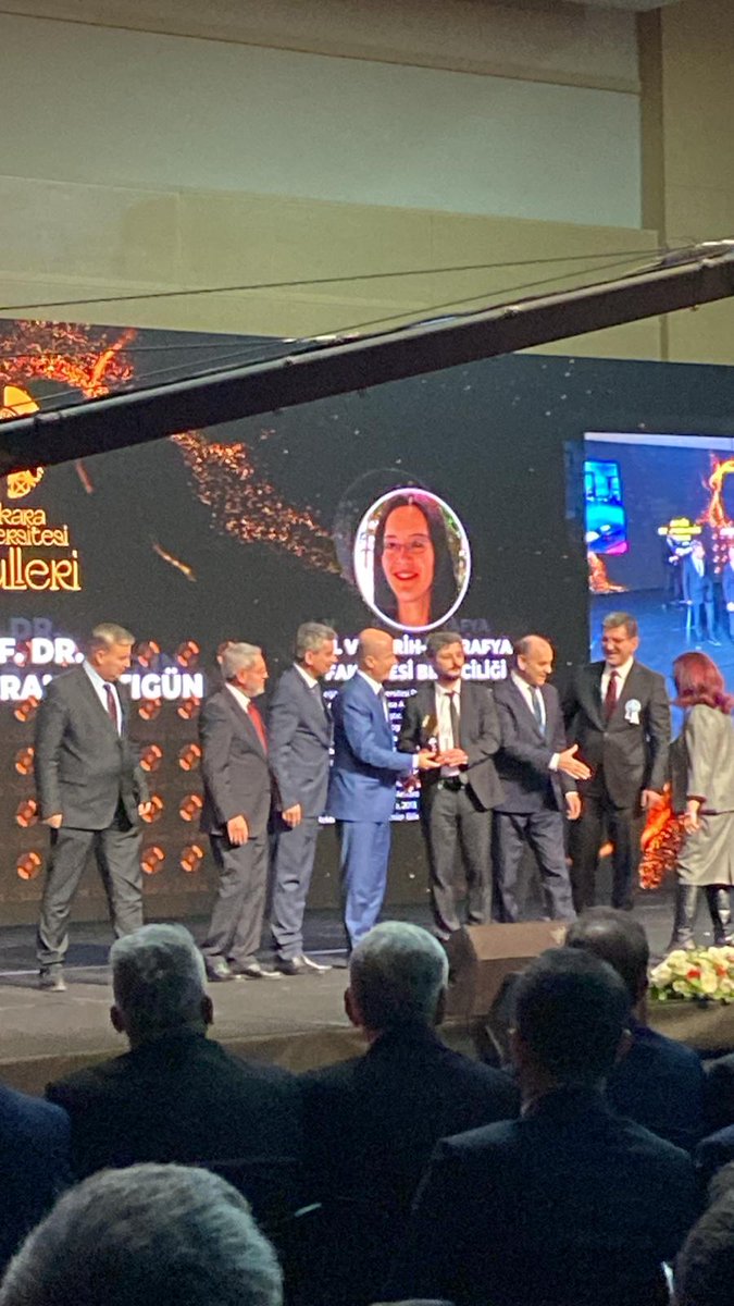 Bölümümüz mensuplarından Doç. Dr. Melih Yeşilbağ (<a href="/melihyesilbag/">Melih Yeşilbağ</a>), Ankara Üniversitesi Ödülleri kapsamında başarı ödülü almıştır. Tebrik ediyoruz.
<a href="/AnkaraUni/">Ankara Üniversitesi</a> <a href="/AU_DtcfResmi/">Dil ve Tarih-Coğrafya Fakültesi</a>