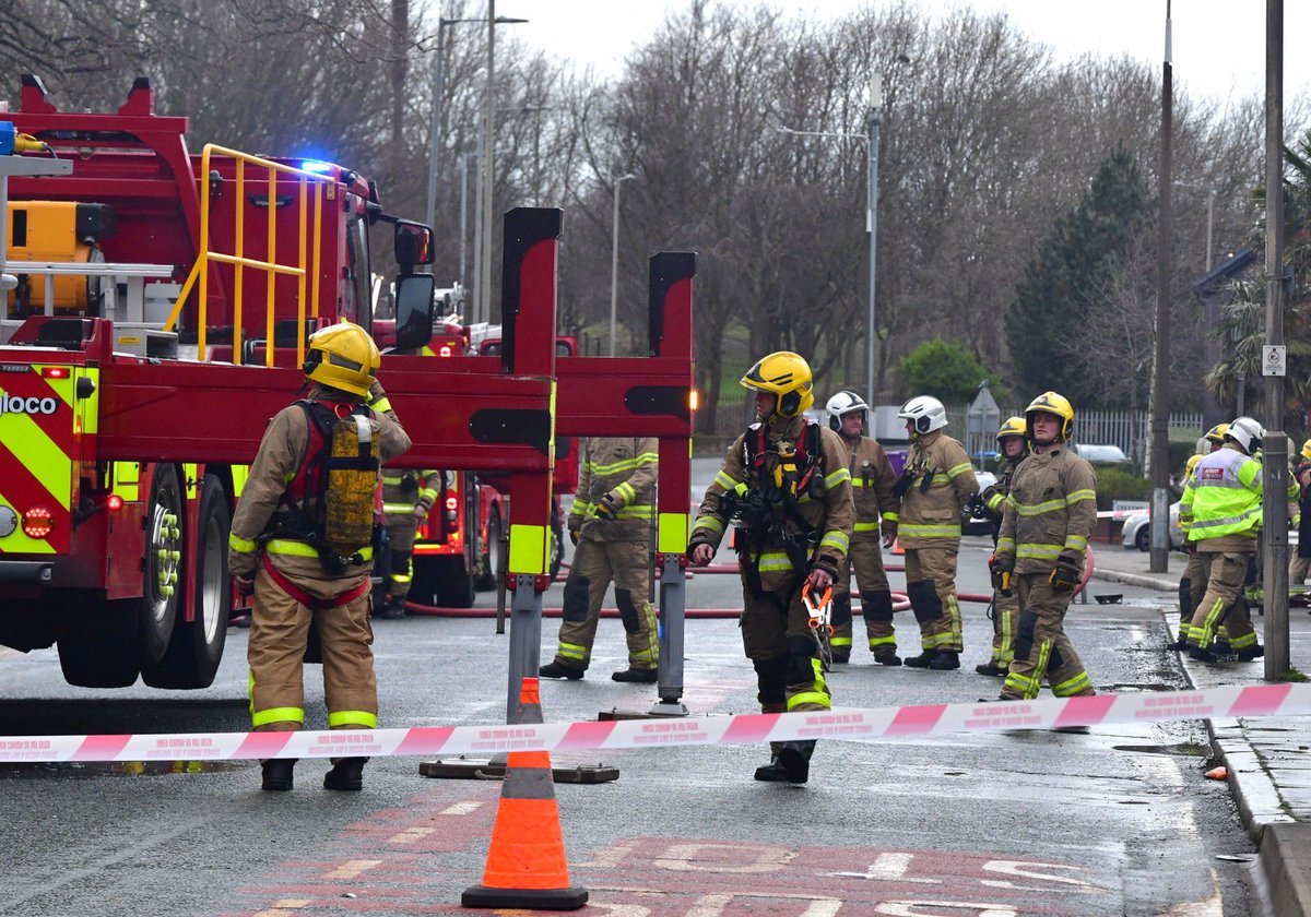 Traffic is not struggling with the road closure at the moment, with cars being able to u-turn easily. I can imagine this may change as we approach rush hour