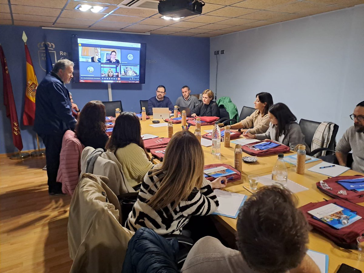 ProgramasRM's tweet photo. 🧑🏻‍🏫👨🏻‍🏫Teacher Academy Sustainable Communication @tascprojecteu 
📍📝 1st National Physical Kick-off Meeting Community of Practice: Developing Competentes of Teachers in Sustainable Communication @Educarm #SustainableCommunication #Awareness #Ethos #Skills #Attitudes https://t.co/BgRnnlnJ92