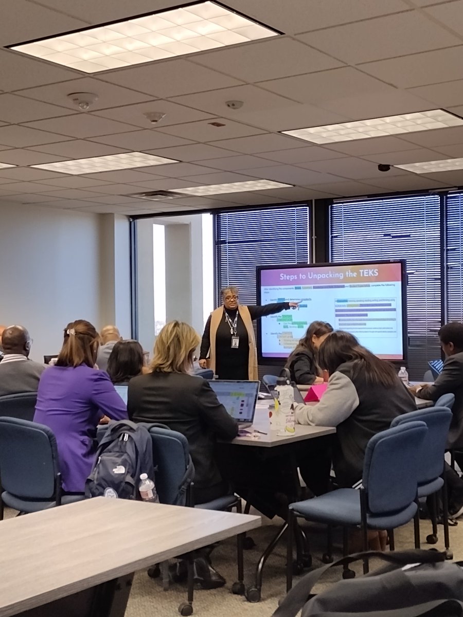 High school principals are continuing their learning about ECRs from @RLADallasISD at today's #principalmeeting with @LEAD_DallasISD. @AnneLaurenMarrs @DrElenaSHill @Dallasacademics @Mo1Ramirez @mibroughton @MurilloDebbie1 @DallasISDLeads