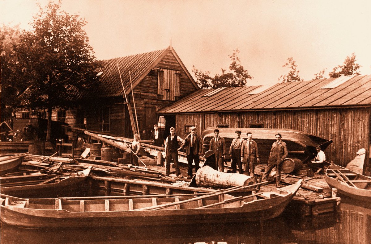 Feadship's tweet image. Feadship is celebrating 75 years of maritime excellence!

Throughout the coming months, we'll be sharing  moments that define our legacy as well as discussing  the future of superyachting.

#Feadship #Feadship75 #DiamondAnniversary #Milestone #Heritage