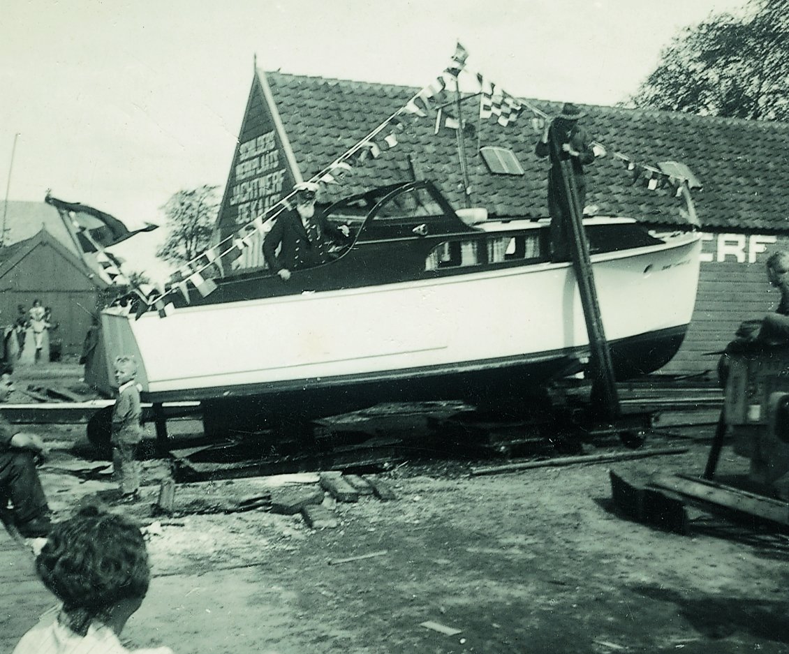 Feadship's tweet image. Feadship is celebrating 75 years of maritime excellence!

Throughout the coming months, we'll be sharing  moments that define our legacy as well as discussing  the future of superyachting.

#Feadship #Feadship75 #DiamondAnniversary #Milestone #Heritage