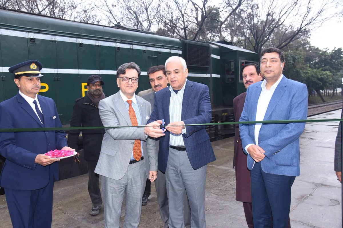 pakrail_rwp's tweet photo. In a formal ceremony today at Margalla Railway Station, Islamabad, Captain (R) Shahid Ashraf Tarar, the Care-Taker Federal Minister for Railways, unveiled the cutting-edge IoT-based "Fuel Management System" in Locomotives. https://t.co/kyAkFCsUVI