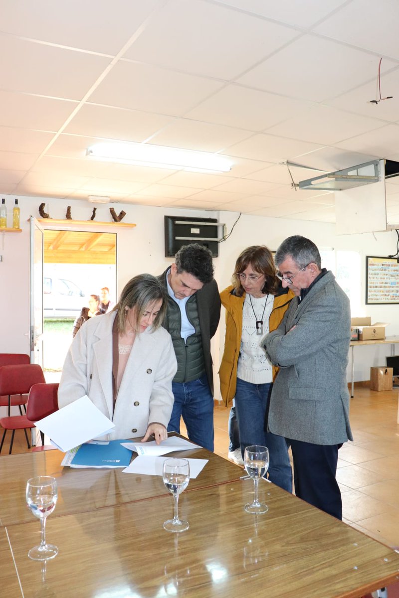 Raquel_Arias_Ro's tweet photo. Hoxe coñecemos cómo será a rotonda que a @Xunta construe na entrada de #Doade, no @ConcellodeSober , nun dos puntos turísticos máis importantes da #RibeiraSacra 
 https://t.co/pyRMXUJjWo https://t.co/k2zJI3I2KZ