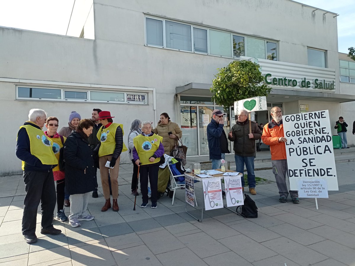 Ext_Sanidad's tweet photo. 💚 Imágenes de las concentraciones en defensa de la sanidad celebradas en varias localidades de nuestra región (Badajoz, Montijo, Navalmoral de la Mata y Miajadas) esta mañana.

Esta tarde más 💪

¡Ni privatizaciones ni recortes en los presupuestos de la Junta! https://t.co/BT5pM7xwdM