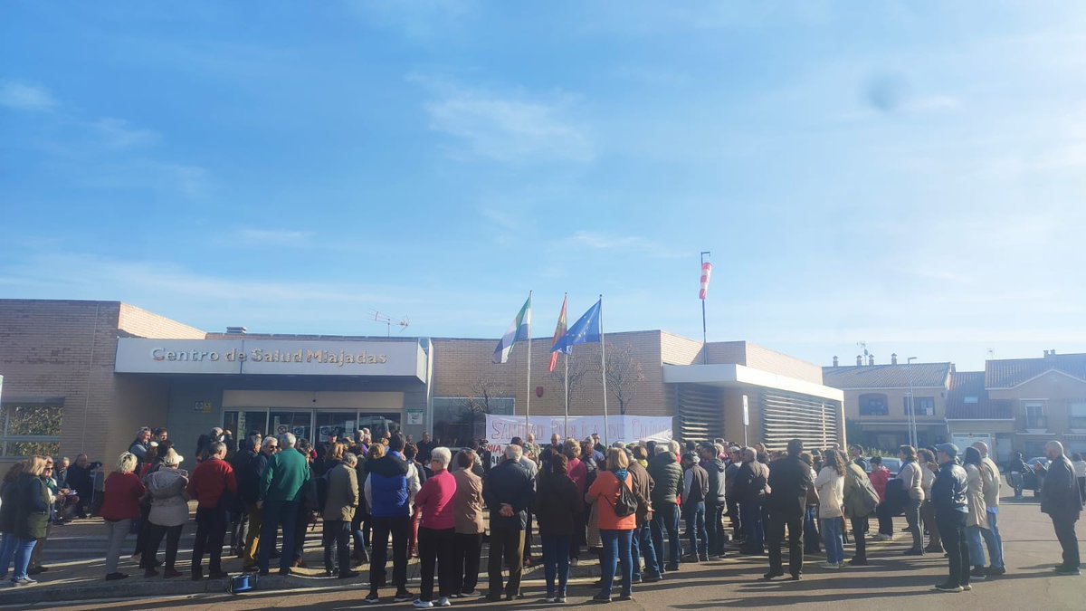 💚 Imágenes de las concentraciones en defensa de la sanidad celebradas en varias localidades de nuestra región (Badajoz, Montijo, Navalmoral de la Mata y Miajadas) esta mañana.

Esta tarde más 💪

¡Ni privatizaciones ni recortes en los presupuestos de la Junta!