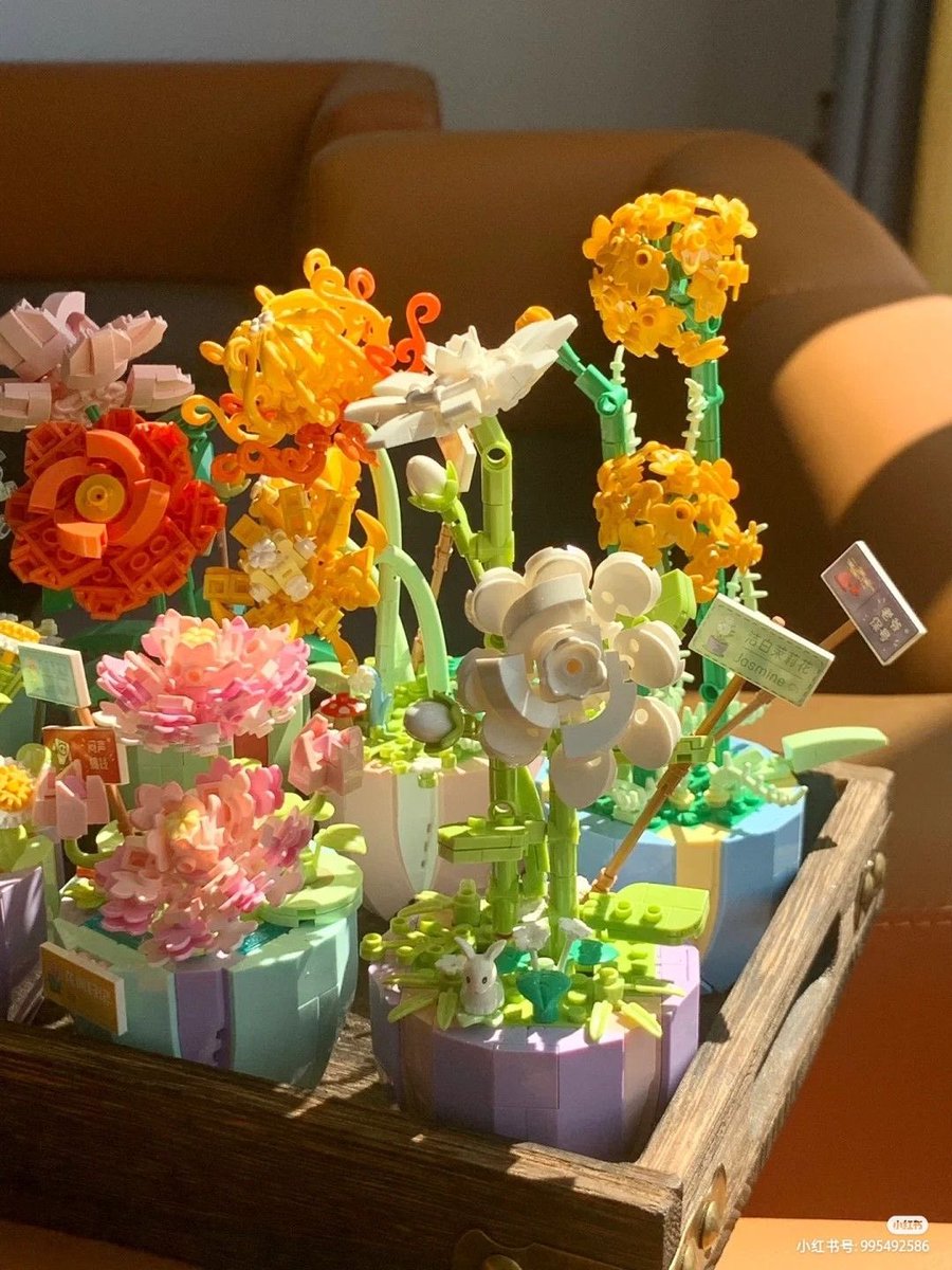 300moods's tweet image. lego flower pots 🪴