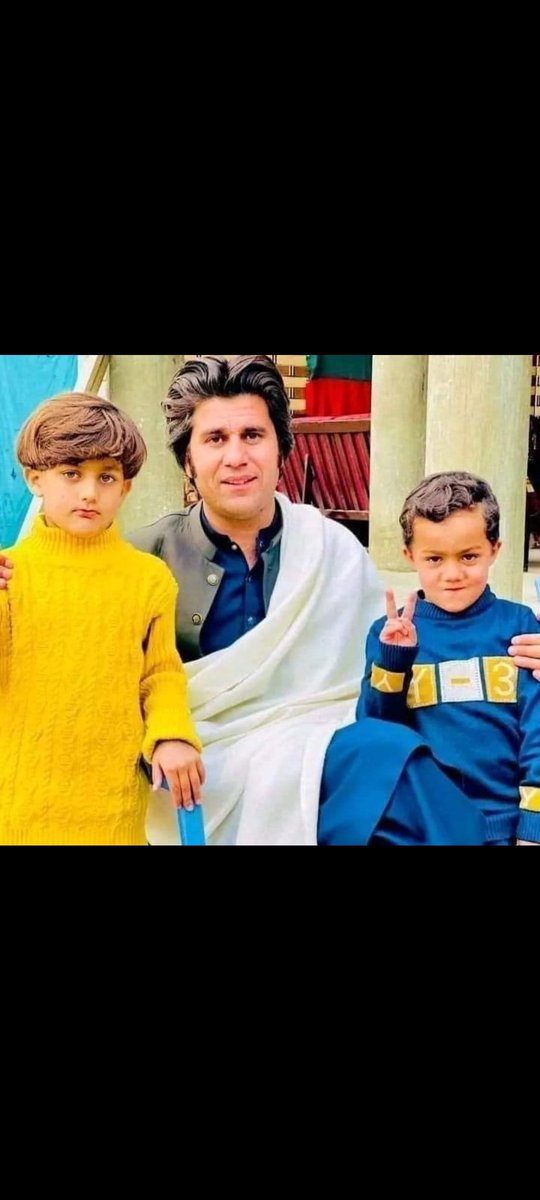 CrossSwordz's tweet photo. جب کہ گل داد خان نے 1 کروڑ 60 لاکھ روپے دئیے ہیں۔ پی ٹی آئی میں ٹکٹ یا وکیلوں کو ملے ہیں یا پیسے دینے والوں کو۔ 

ریحان زیب کے بھائی نے کہا ہے کہ میں اپنے بھائی کے قتل کی ایف آئی آر گل داد پر کاٹونگا۔
لیکن ظلم یہیں پر ختم نہیں ہوا۔ ریحان زیب کا ابھی خون بھی نہیں سوکھا
2/3 https://t.co/BIKh0nXSvE
