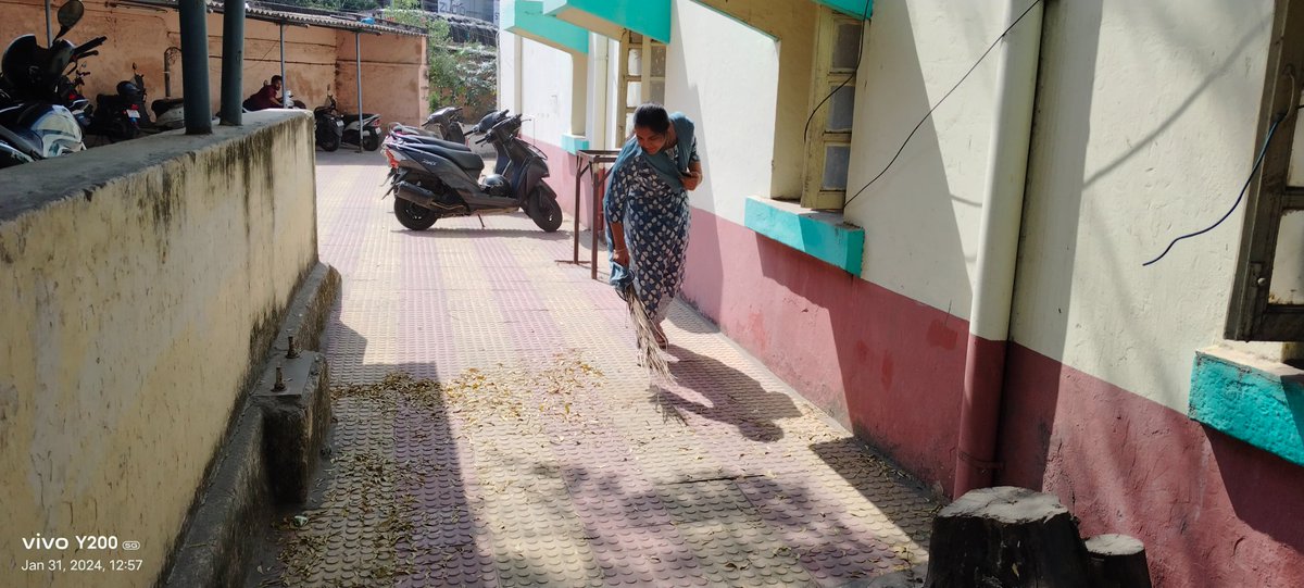 FCI Sanathnagar actively participated in the cleanliness drive, contributing to maintaining a healthy and organized environment on campus. We will Keep up the motivation! #SwachhBharat 3.0 #CleanlinessDrive @FCI_India @fooddeptgoi