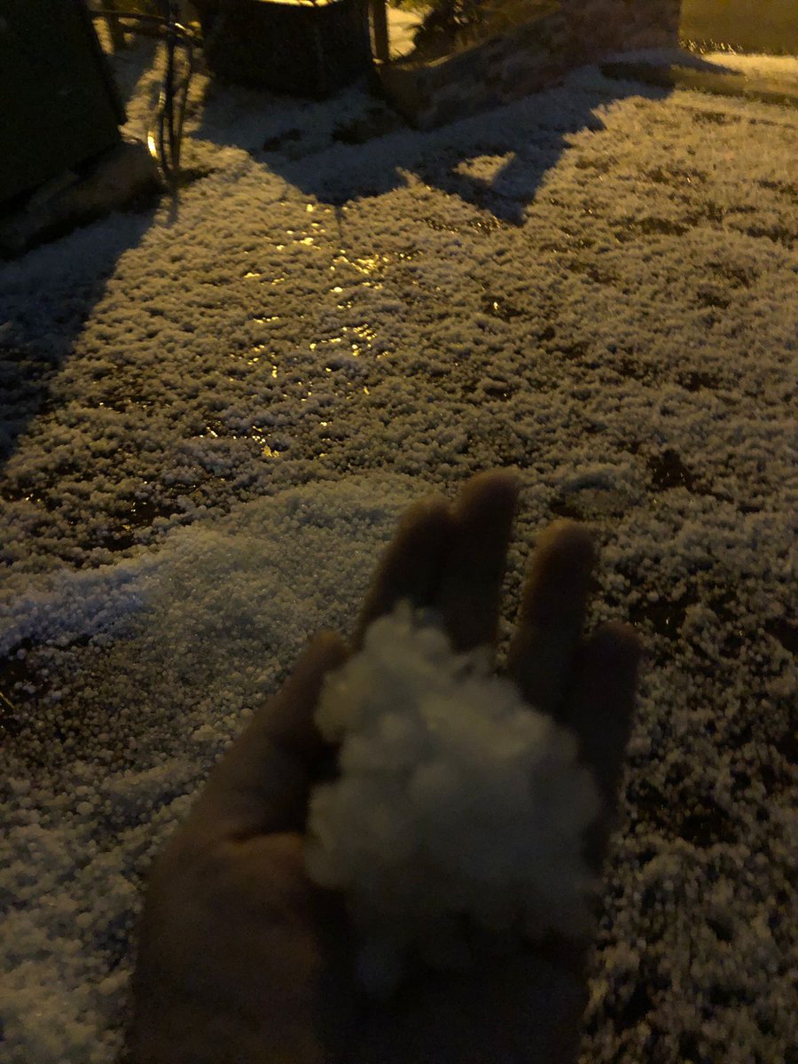 saniarafiq_7's tweet photo. Hail Storm in Islamabad 🥶
#Islamabad #snowfall https://t.co/NwHrSmt0yH