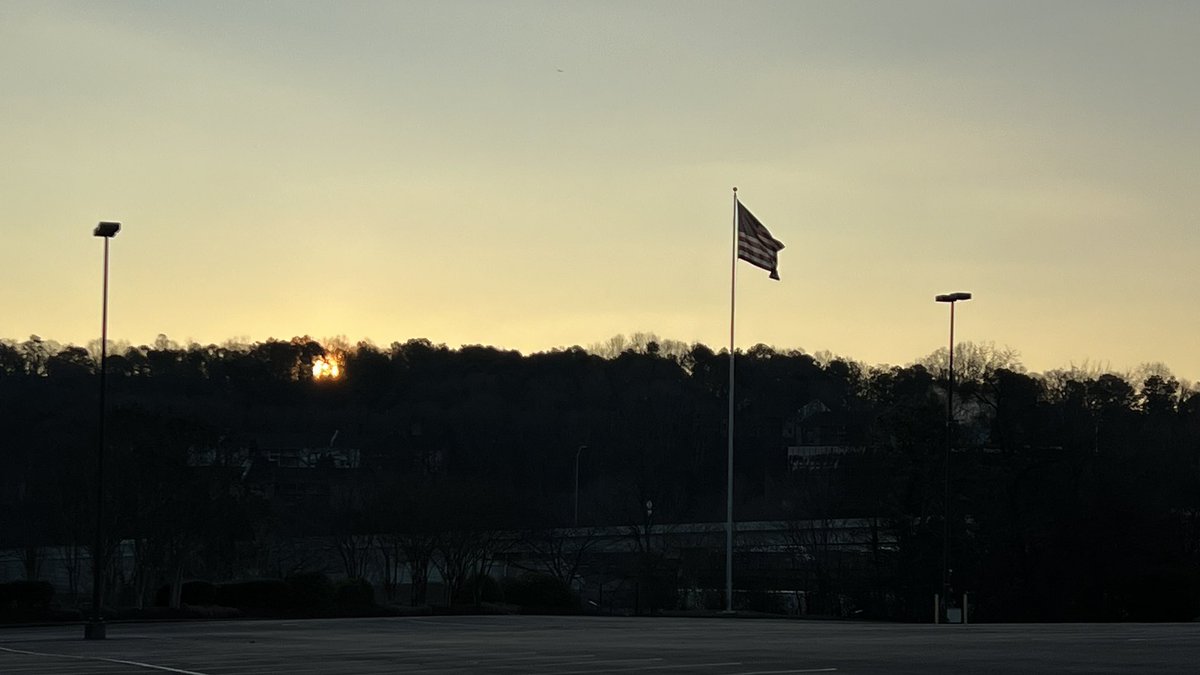 atlsat's tweet photo. Wednesday observations #silhouette #sunrise #humpdayyeah #AtlantaGa #Atlanta https://t.co/HCqnaxDFKM