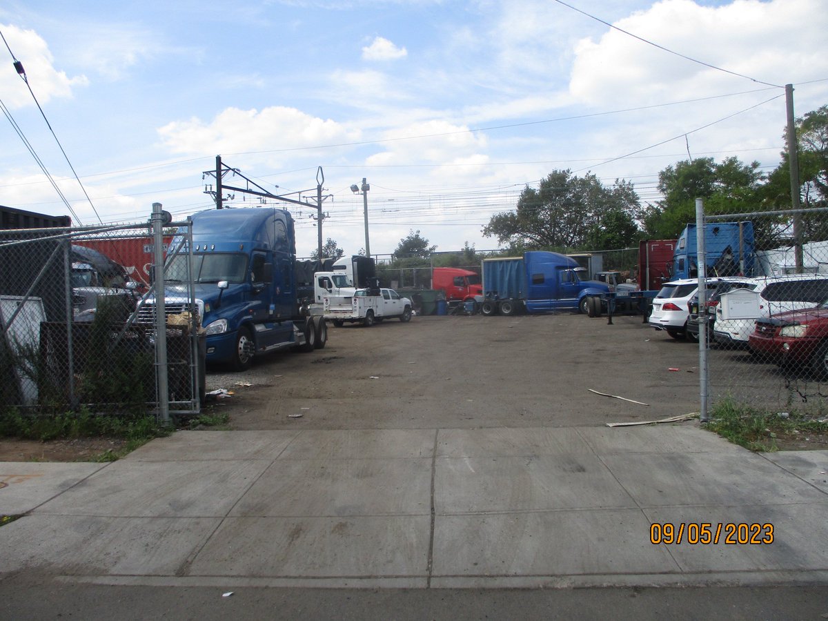 mjrjmu99's tweet photo. IRONBOUND, Newark, NJ - Truck lot available for lease. Zoned MX2, truck parking and heavy equipment permitted. Close to Rt 21, 78, NJTP, Port and Liberty. 16,181 sq ft available for lease only March 1, 2024. https://t.co/r1ufaJnRyS