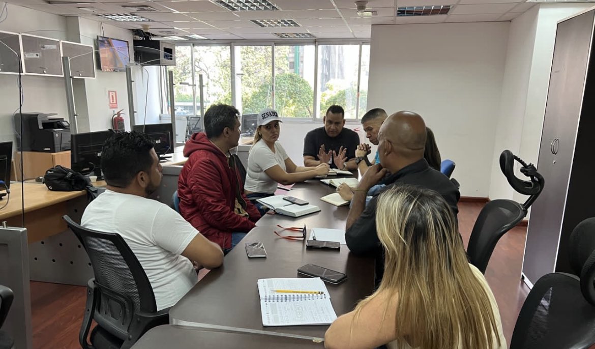 Buenos días ☕️ 

#31Ene || Hoy en la sede central del Servicio Nacional para el Desarme , se llevó a cabo una reunión de trabajo dirigida por el Director General Yover Barrios junto con todos los directores de línea.
#PorLasMalasNada