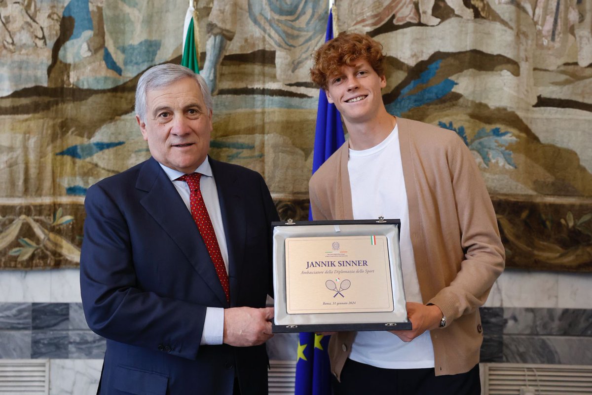 ItalyMFA's tweet photo. Benvenuto alla #Farnesina, @janniksin!🏆 
Grazie per tenere alti il nome e i valori dell'Italia nel mondo. Siamo tutti con te! 🇮🇹 https://t.co/Z6uTBUvX6i
