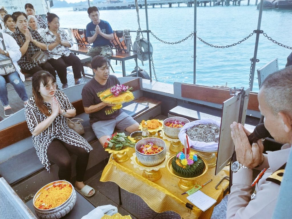 fleettraining1's tweet image. ลอยอังคารสัตหีบ  ขอขอบคุณคณะท่านผู้วายชนม์ที่มอบความไว้วางใจให้ทีมงานของกองทัพเรือเป็นสะพานบุญให้ดวงวิญญาณท่านผู้วายชนม์ไปสู่ภพภูมิที่ดี สุข สงบ ร่มเย็น ดัง สายน้ำ ณ บริเวณที่เงียบสงบที่สุดของอ่าวสัตหีบ อย่าง สมเกียรติ...
#โทร.085-3289529
#จองลอยอังคารสัตหีบ 
#จองลอยอังคารทหาร