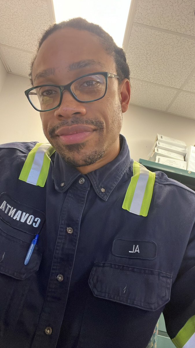 AL_bBacK's tweet photo. Took the contacts out for a while and decided to wear my glasses to work🤓 https://t.co/PIoGU9K6qZ
