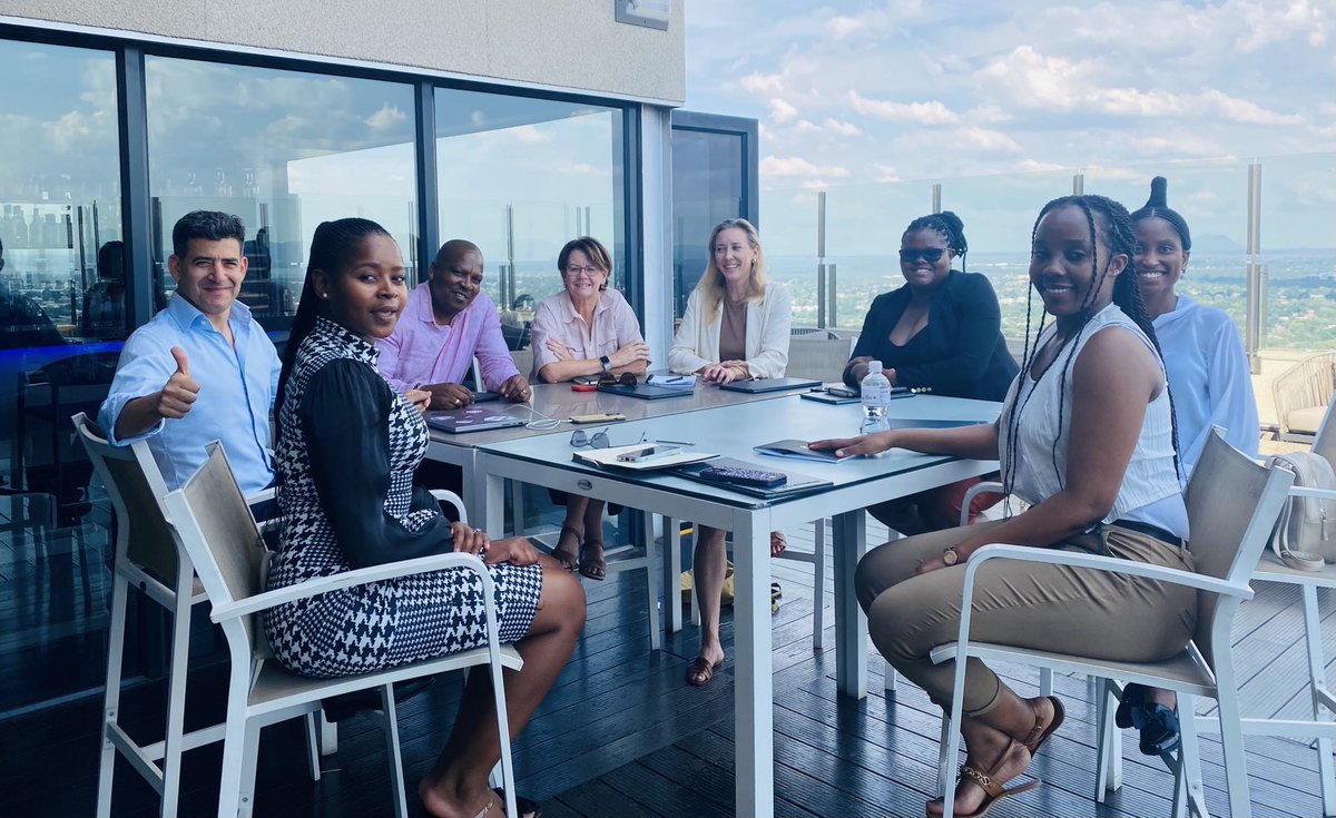 DoroBauPau's tweet image. Field research means becoming students again. ⁦@justine_nolan⁩ and I are most grateful to ⁦@HBAntwerp⁩ and the Hon. Minister of mines in ⁦@BWGovernment⁩ for explaining the diamond business. The future is #BizHumanRights with more transparency. ⁦@unige_en⁩