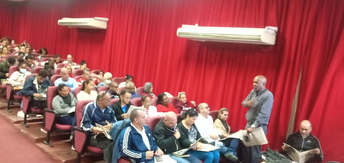 Se realiza preparación en #PinardelRío para desarrollar el proceso político sobre la implementación de las proyecciones de gobierno para corregir distorsiones y reimpulsar la economía. La justicia social y la unidad serán siempre principios que defenderemos  #EstaEsLaRevolución