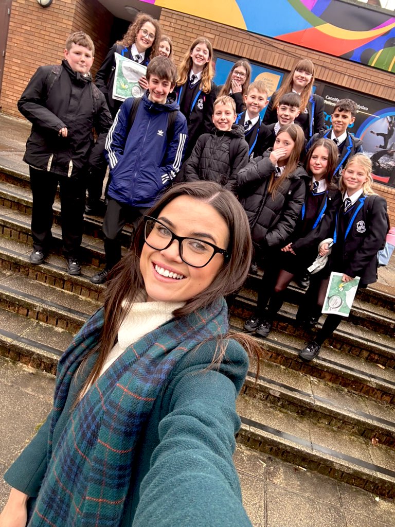 MrsMorganIHS's tweet photo. Smiles all round! What an amazing day we have had at @SwanseaUni for the #scribblerstour 😁. We are on our way back to the school and should be there at approximately 15:30. @IslwynEnglish @IslwynHigh @hayfestival https://t.co/GjE6Rg3OUV