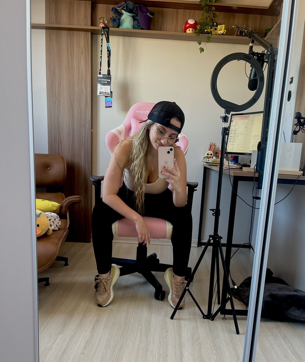 JanaCryptoQueen's tweet photo. This is the style of someone that just claimed $JUP 🤓 https://t.co/NfZHpJKxvS