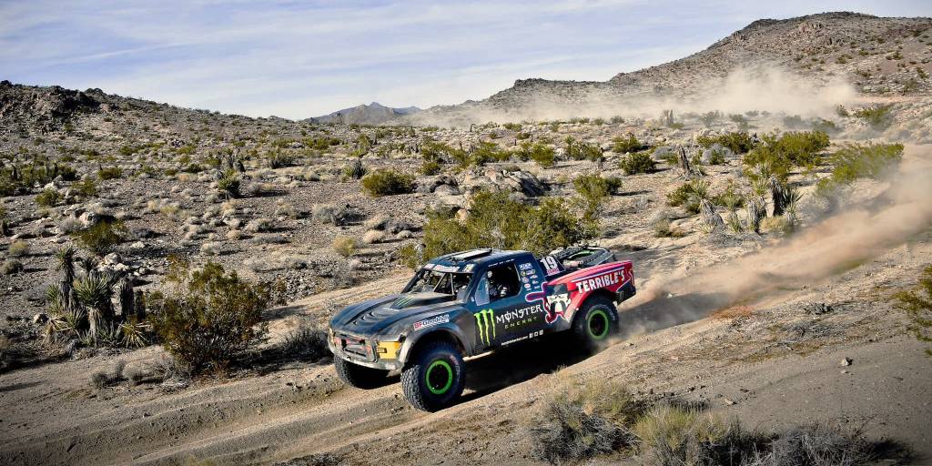 RACER_Network's tweet photo. Today on #KingoftheHammers, watch the Every Man Challenge Power Hour featuring a variety of different desert classes racing through a grueling course.
12 PM ET/PT
Encore 7 PM ET/PT
🏁Watch #MAVTV - Link in bio
@KingoftheHammer
#desertracing #EveryManChallenge #motorsports https://t.co/7klMmYgE6s