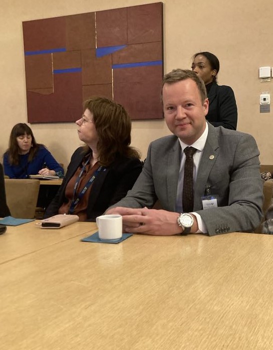 - Barn och unga ska kunna använda fritidskortet även hos oss båtorganisationer för en aktiv fritid. Hos oss får de kunskap om båtliv, säkerhet på sjön, föreningsdemokrati och lär sig att segla, sade Fredrik Norén, GS i @Kryssarklubbeni riksdagen.
<a href="/Sverigesriksdag/">Sveriges riksdag</a> <a href="/SvFriluftsliv/">Svenskt Friluftsliv</a>