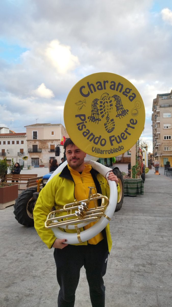 CPisandoFuerte's tweet photo. Hoy os presentamos otra novedad!🔔
Este Carnaval tendremos un nuevo instrumento en la familia: un Helicón. 
¿Os gusta? Estamos deseando que lo escuchéis por las calles 😉
#CharangaPisandoFuerte #CarnavalVDO #10aniversario https://t.co/NjYhhZ1BbG