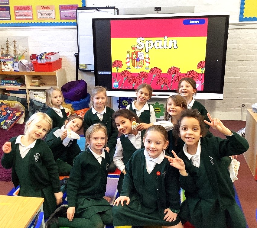 CavendishSchool's tweet photo. Y2 travelled around the world, this week visiting Nigeria and Spain, sampling foods, studying customs and clothing to learn about different cultures.
#spiritedversatileachievers #wheregirlsdare #BestGirlsSchool #camdenschool #crossculture #schoolgeography #travelbroadensthemind https://t.co/kpTHYG2BiH