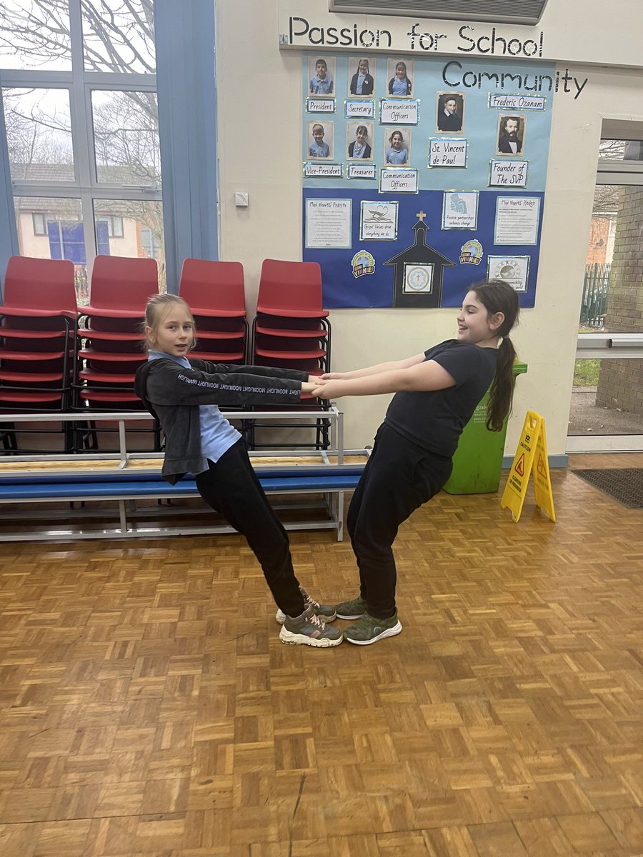 StBernardsep's tweet photo. Team 5 have worked on their counter balances in gymnastics. #stbsisactive https://t.co/PzOAcjygIc